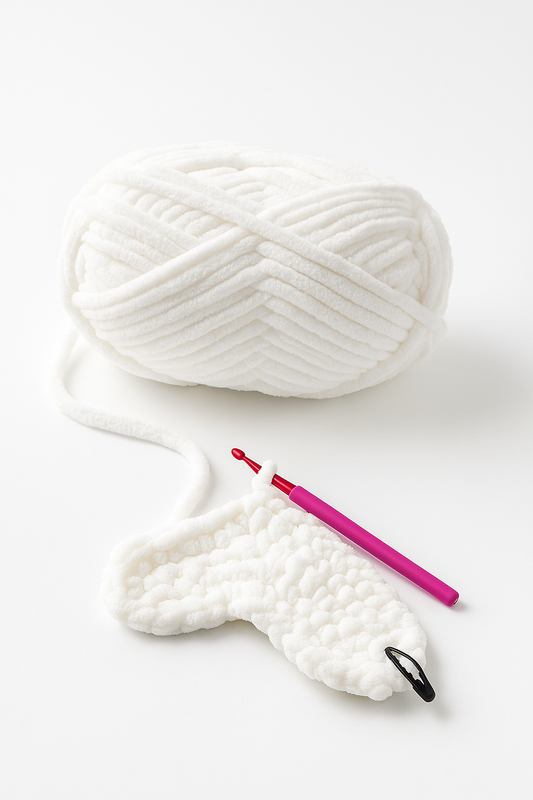 Super Bulky Chenille Yarn in White | Blanket Yarn (8mm, 200g/50m Hank)